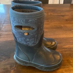 Bogs boots toddler size 8